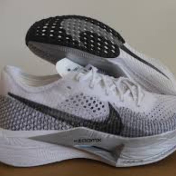 Nike ZoomX Vaporfly 3 size 11.5 DV4129 100, super light and perfect for running. - Picture 6 of 11